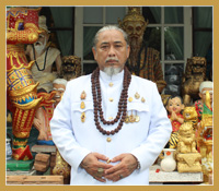 รูปอาจารย์ธนทรทำพิธี