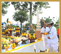 รูปอาจารย์ธนทรทำพิธี